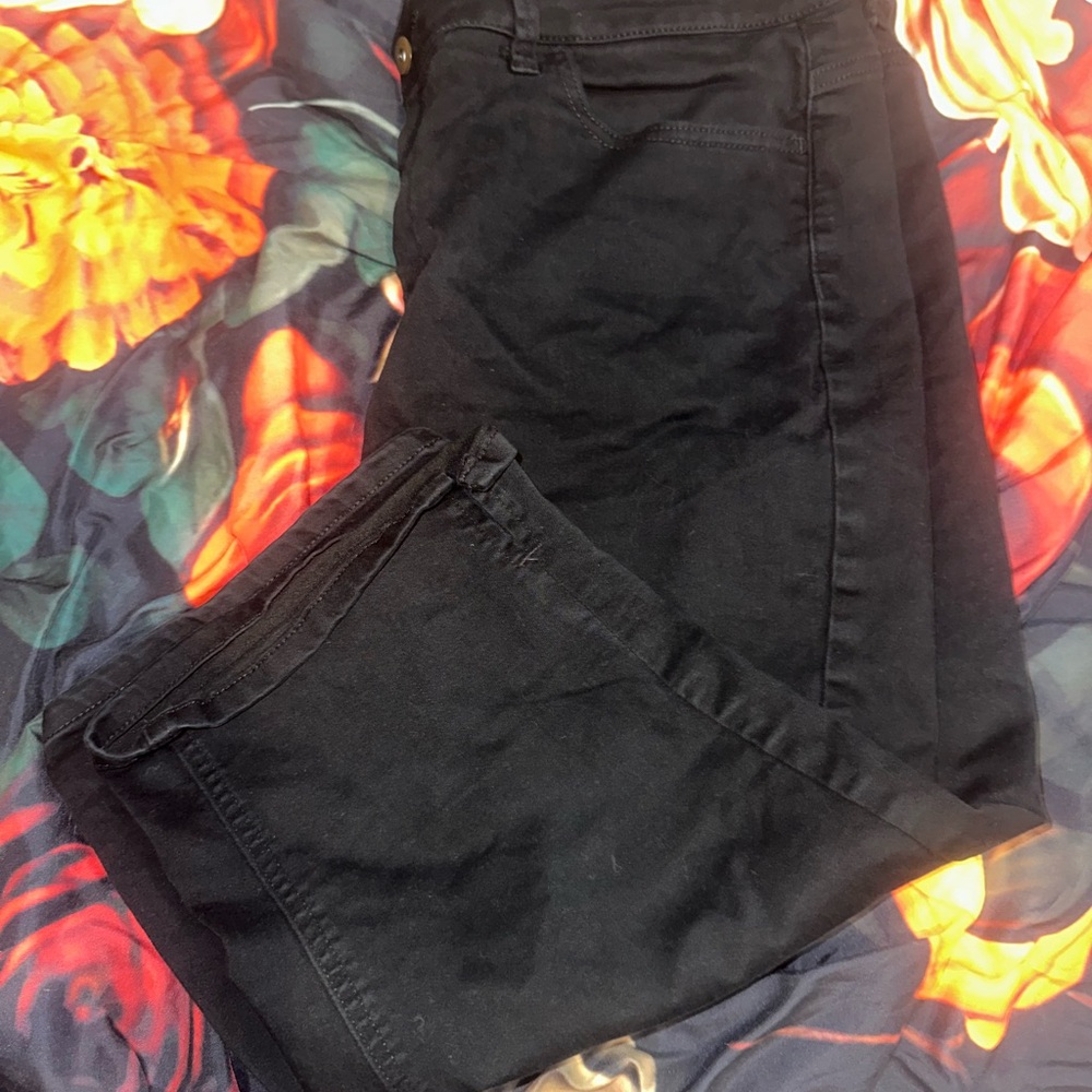 Women's Black Capris